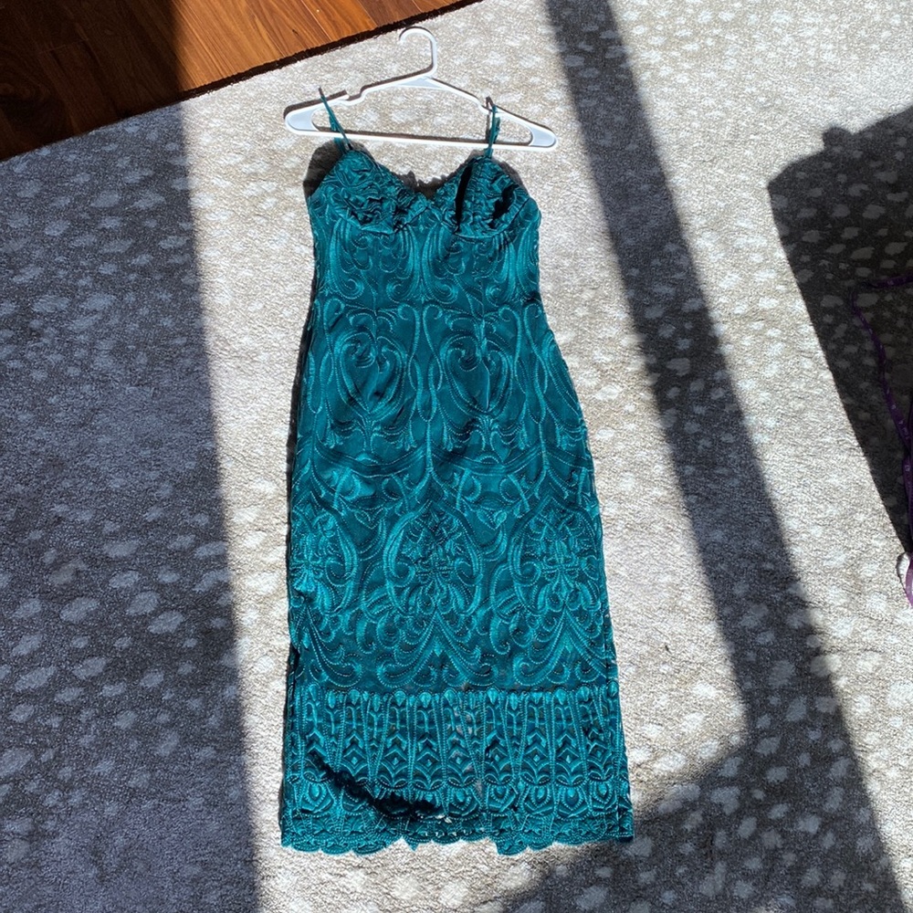 Lulus spaghetti strap lace and silk lined cocktail dress sz 4